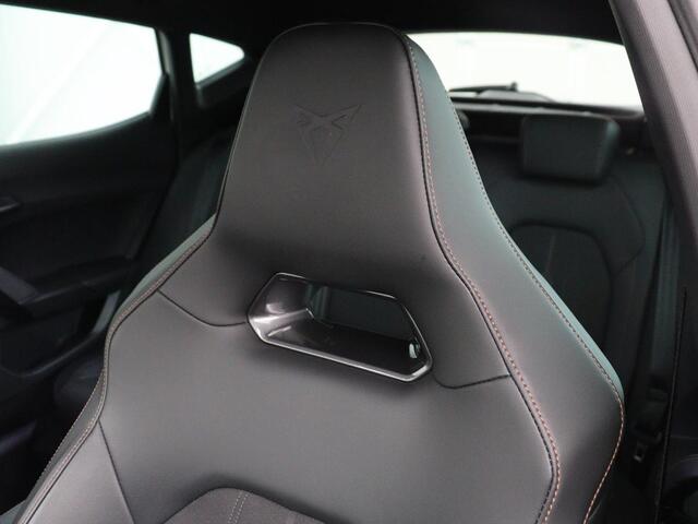 Cupra Formentor 1.4 e-Hybrid VZ | 245pk | Adaptive cruise Panoramdak | Virtual Cockpit | PHEV | Camera | Sportstoelen | Carplay | Matrix LED | Stuurwielverwarming