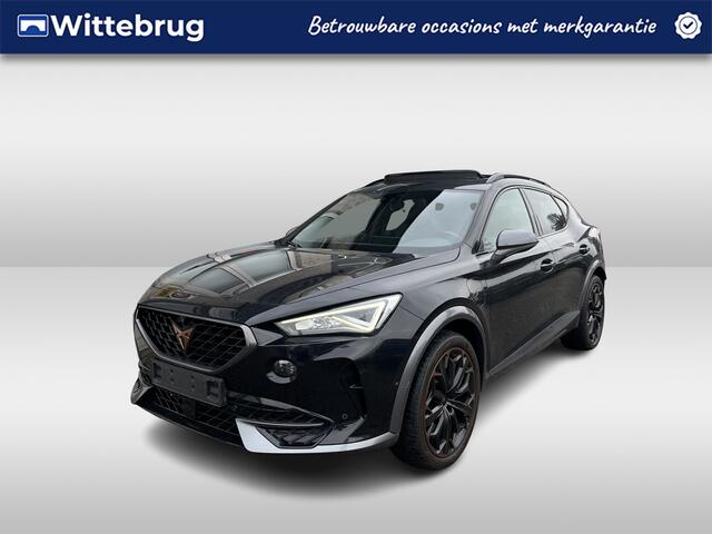 Cupra Formentor 1.4 e-Hybrid VZ Black Edition / AUTOMAAT/ 245 PK/ PANO/ TREKHAAK/ LEER/ ELEK.KLEP/ STUUR+STOELVERWARM./ PARK.SENSOR.V+A/ 360 CAMERA/ ACC/ KEYLESS/ DODEHOEK/ MEMORY SEAT/ FULL LINK/ NAVI/ DAB/ CLIMA/ LED/ ISOFIX/ 19'' LMV