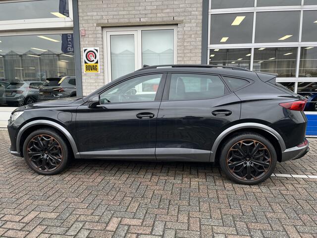 Cupra Formentor 1.4 e-Hybrid VZ Black Edition / AUTOMAAT/ 245 PK/ PANO/ TREKHAAK/ LEER/ ELEK.KLEP/ STUUR+STOELVERWARM./ PARK.SENSOR.V+A/ 360 CAMERA/ ACC/ KEYLESS/ DODEHOEK/ MEMORY SEAT/ FULL LINK/ NAVI/ DAB/ CLIMA/ LED/ ISOFIX/ 19'' LMV