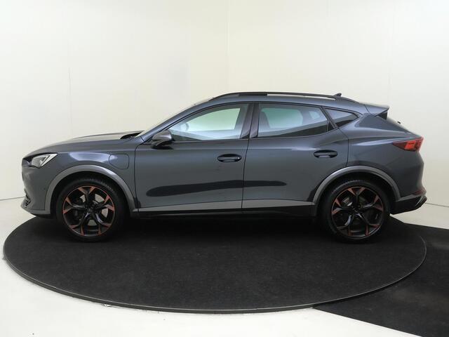 Cupra Formentor 1.4 e-Hybrid VZ Performance | SoH 98% | Panoramadak | 360 camera | Parkeerassistent | Dodehoek detectie | Navigatie | Stoel- en stuurwielverwarming | Adaptieve cruise control | Keyless |