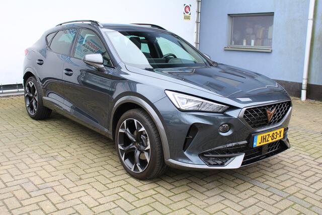 Cupra Formentor 1.4 TSI e-Hybrid Essential | Incl. 12 maanden Garantie | Panorama dak | Achteruitrijcamera | Adaptive cruise | Apple CarPlay/Android Auto | Stuurverwarming | Keyless entry/start | Draadloze telefoonlader |