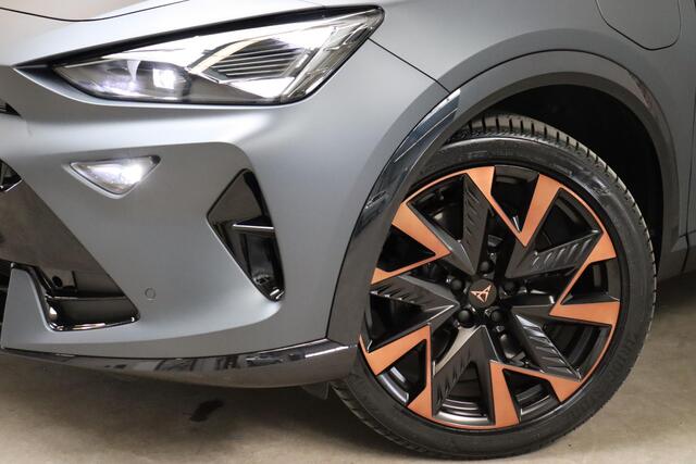 Cupra Formentor 1.5 TSI e-Hybrid VZ Performance Automaat / Virtual Cockpit / 19 Inch / LED Matrix / Sportstoelen / Adaptieve Cruise Control / Achteruitrijcamera / Extra Getint Glas / Apple CarPlay / Stoelverwarming / Parkeersensoren voor+achter / DAB / Climate Control / 