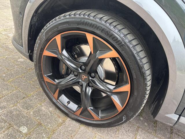 Cupra Formentor 1.4 e-Hybrid VZ Copper Edition 245pk | PHEV | Plug-in Hybride | Stoelverwarming | Camera | Adaptieve cruisecontrol (ACC) | Elektrisch verstelbare stoelen met geheugen