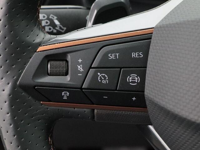 Cupra Formentor 1.4 e-Hybrid 204 Pk | Stoel/Stuur Verwarming | Panoramadak | Full LED | Adaptive Cruise | Navigatie | CarPlay | 19 Inch | 42.420 Km !!