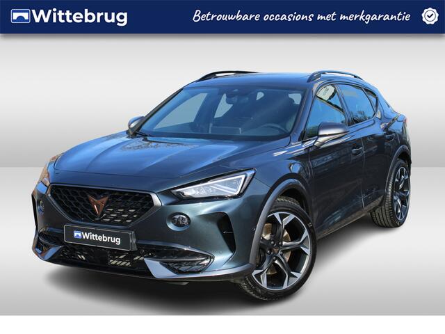 Cupra Formentor 1.4 e-Hybrid 245pk Performance DSG Automaat / Panorama dak / LM 19 inch / Navigatie / Camera / Park Assist / Wegkl trekhaak P4