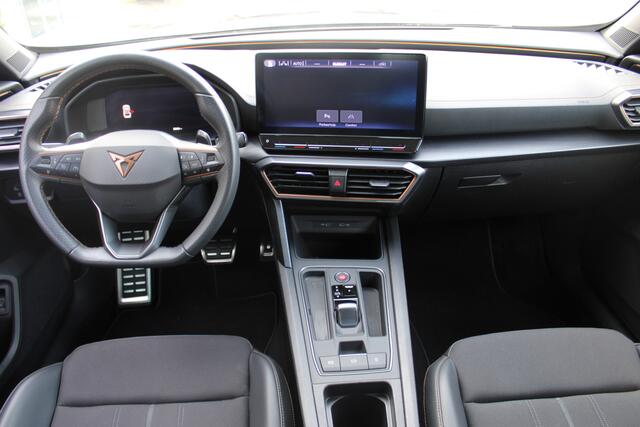 Cupra Formentor 1.4 e-Hybrid 245pk Performance DSG Automaat / Panorama dak / LM 19 inch / Navigatie / Camera / Park Assist / Wegkl trekhaak P4