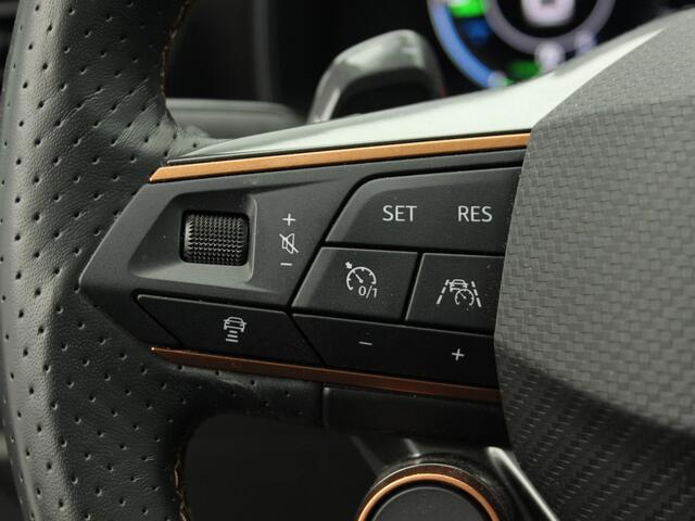 Cupra Formentor 1.4 e-Hybrid 245 Pk VZ Performance | Stoel/Stuur Verwarming | Panorama dak | Kuip Sportstoelen | Leer | Matte Lak | 19 Inch | 34.452 Km !!