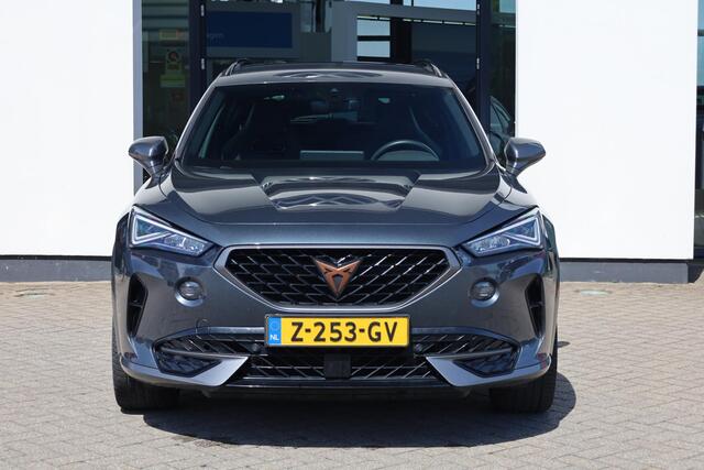 Cupra Formentor 1.4 e-Hybrid VZ Performance wegklapbare trekhaak, achteruitrijcamera, DCC, winterpakket stoelverwarming, park assist, precrash, schaal stoelen half leder, 19" LMV, Exclusive, side assist, acc, adaptieve cruise control, adaptief onderstel, keyless entry +