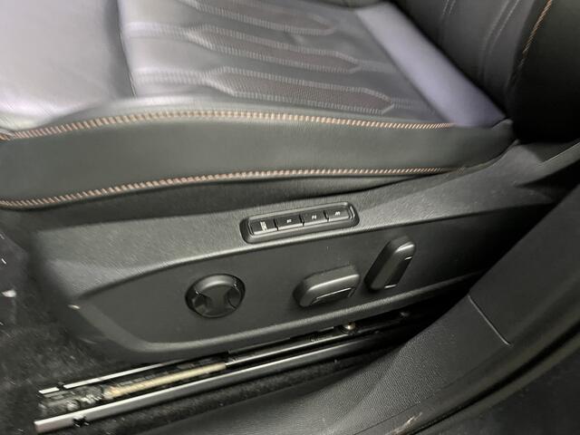 Cupra Formentor 1.4 e-Hybrid VZ Black Edition / AUTOMAAT/ 245 PK/ TREKHAAK/ LEER/ DCC/ ACC/ FULL LINK/ PARK.SENSOR.V+A/ 360 CAMERA/ STUUR+STOELVERWARM./ MEMORY SEAT/ ELEK.ACHTERKLEP/ DODEHOEK/ KEYLESS/ NAVI/ DAB/ CLIMA/ LED/ 19'' LMV