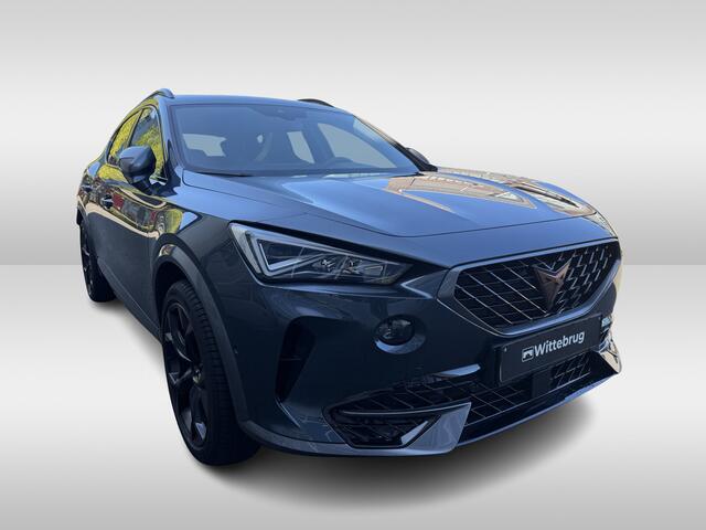 Cupra Formentor 1.4 e-Hybrid 245 pk Performance DSG Automaat Panoramadak / 19"LM velgen / App-connect / Navigatie / Stuurverwarming /