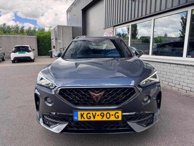 Cupra Formentor 1.4 e-Hybrid VZ 245PK Copper edition VZ stuurwiel Trekhaak Camera Blindspot Carplay etc!