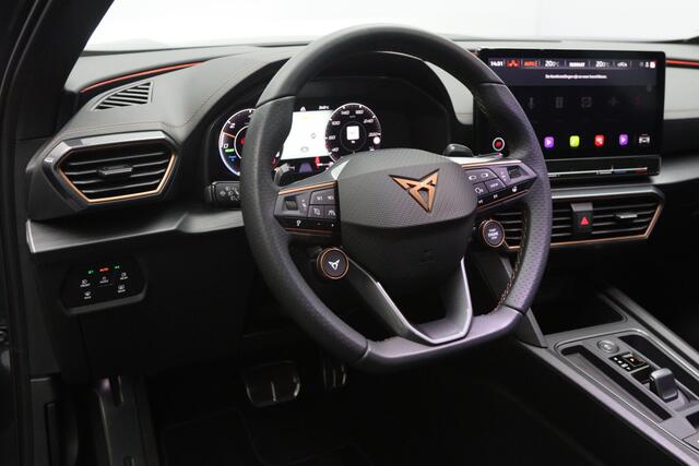 Cupra Formentor 1.4 e-Hybrid 245 PK VZ Performance, Trekhaak, Panoramadak, Kuipstoelen, LED