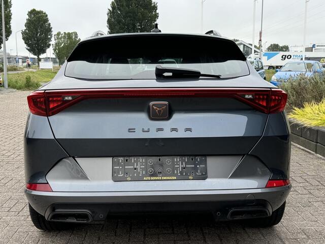 Cupra Formentor 1.4 e-Hybrid Adrenaline Geheel rijklaar incl. 12m garantie ! | Trekhaak | 18" LMV | PDC en Camera | 204 pk! | Climate control | Keyless | Full LED | Navi | Dikke Hybrid!
