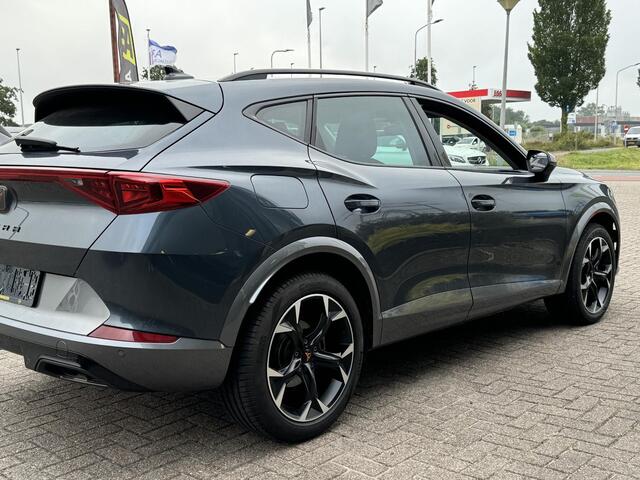 Cupra Formentor 1.4 e-Hybrid Adrenaline Geheel rijklaar incl. 12m garantie ! | Trekhaak | 18" LMV | PDC en Camera | 204 pk! | Climate control | Keyless | Full LED | Navi | Dikke Hybrid!