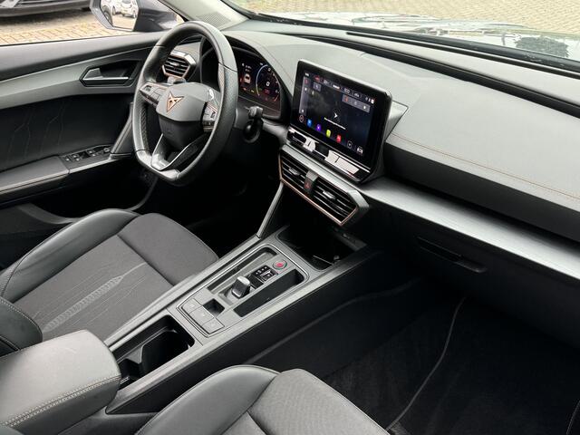 Cupra Formentor 1.4 e-Hybrid Adrenaline Geheel rijklaar incl. 12m garantie ! | Trekhaak | 18" LMV | PDC en Camera | 204 pk! | Climate control | Keyless | Full LED | Navi | Dikke Hybrid!