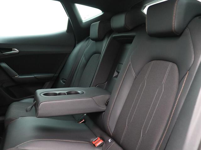 Cupra Formentor 1.5 TSI e-Hybrid Business 204PK DSG Panoramadak, Trekhaak, Achteruitrijcamera, Navi via Apple Carplay/Android Auto, 19" LM Velgen, Stoel-Stuurverwarming, Keyless