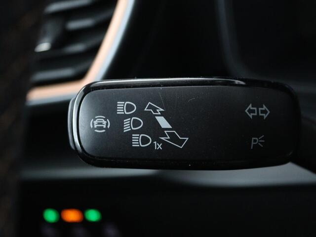 Cupra Leon 1.4 e-Hybrid | Carplay | Camera | Stoel & Stuurverwarming | Adaptive Cruise | Full LED | Navigatie | DAB+ | LMV 18 inch