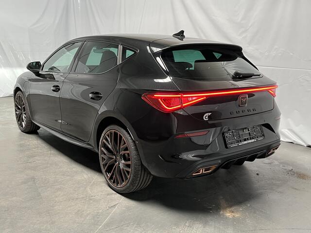 Cupra Leon 1.4 e-Hybrid VZ Black Edition / AUTOMAAT/ 245 PK/ 19" LMV/ SUPER SPORTSTUUR/ LEDER/ ELEKTR. STOEL/ PARK. SENSOREN + CAMERA/ STOEL-STUUR VERWARM./ FULL LINK/ RIJ-MODI/ NAVI/ KEYLESS
