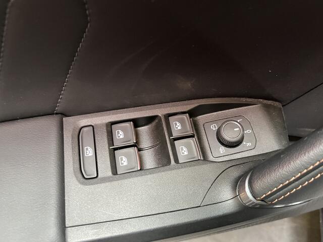 Cupra Leon 1.4 e-Hybrid VZ Black Edition / AUTOMAAT/ 245 PK/ 19" LMV/ SUPER SPORTSTUUR/ LEDER/ ELEKTR. STOEL/ PARK. SENSOREN + CAMERA/ STOEL-STUUR VERWARM./ FULL LINK/ RIJ-MODI/ NAVI/ KEYLESS