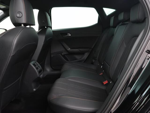 Cupra Leon 1.5 TSI e-Hybrid | Stoel & stuurverwarming | Camera | Adaptive cruise | Carplay | Sportstoelen | Park Assist | Sfeerverlichting | Keyless | PHEV