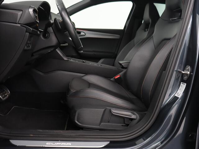 Cupra Leon 1.4 e-Hybrid | Stoel & stuurverwarming | Adaptive cruise | Navigatie | Sfeerverlichting | Keyless | Parkeerhulp | Sportstoelen | Full LED | PHEV | Plug In