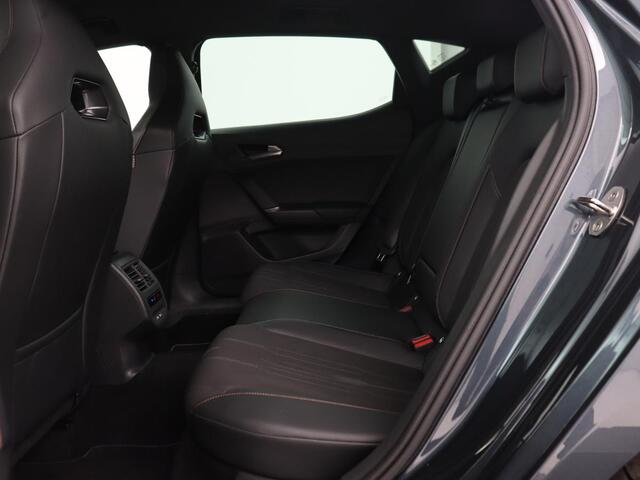 Cupra Leon 1.4 e-Hybrid | Stoel & stuurverwarming | Adaptive cruise | Navigatie | Sfeerverlichting | Keyless | Parkeerhulp | Sportstoelen | Full LED | PHEV | Plug In