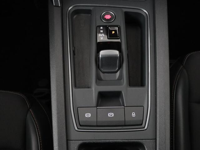 Cupra Leon 1.4 e-Hybrid | Stoel & stuurverwarming | Adaptive cruise | Navigatie | Sfeerverlichting | Keyless | Parkeerhulp | Sportstoelen | Full LED | PHEV | Plug In