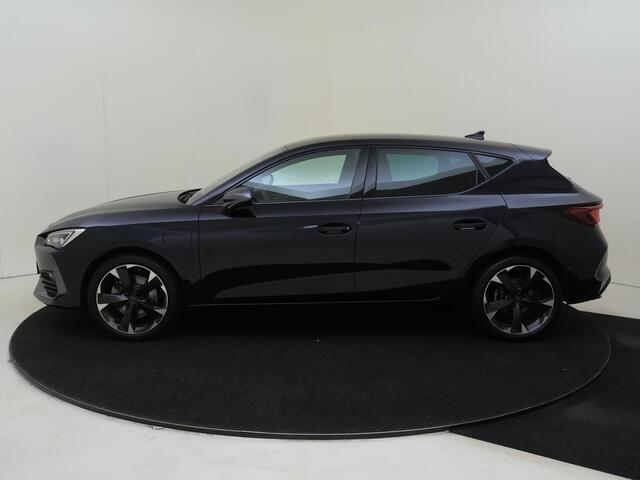 Cupra Leon 1.4 e-Hybrid VZ Adrenaline | Parkeerasisstent | Keyless | Adaptieve demping | Stoel- en stuurwielverwarming | Navigatie | Achteruitrijcamera | Adaptieve cruise control | Elektrisch inklapbare buitenspiegels |