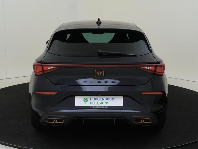 Cupra Leon 1.4 e-Hybrid VZ Adrenaline | Parkeerasisstent | Keyless | Adaptieve demping | Stoel- en stuurwielverwarming | Navigatie | Achteruitrijcamera | Adaptieve cruise control | Elektrisch inklapbare buitenspiegels |