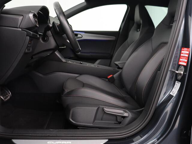 Cupra Leon 1.4 e-Hybrid VZ | 245pk | Stoel & stuurverwarming | Carplay | Camera | Adaptive cruise | Keyless | Park Assist | Sfeerverlichting | Full LED | Navigatie | Sportstoelen | PHEV | Plug In