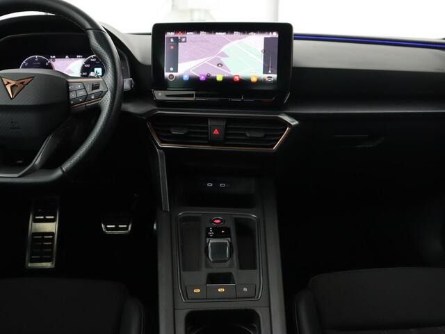 Cupra Leon 1.4 e-Hybrid VZ | 245pk | Stoel & stuurverwarming | Carplay | Camera | Adaptive cruise | Keyless | Park Assist | Sfeerverlichting | Full LED | Navigatie | Sportstoelen | PHEV | Plug In