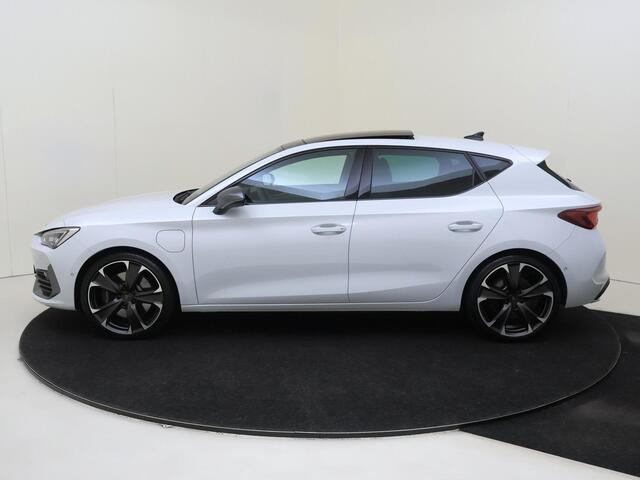 Cupra Leon 1.4 e-Hybrid VZ Performance | Panoramadak | Parkeerasisstent | Adaptieve demping | Keyless | Stoel- en stuurwielverwarming | Navigatie | Adaptieve cruise control |