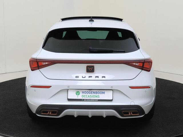 Cupra Leon 1.4 e-Hybrid VZ Performance | Panoramadak | Parkeerasisstent | Adaptieve demping | Keyless | Stoel- en stuurwielverwarming | Navigatie | Adaptieve cruise control |