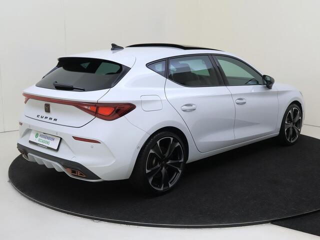 Cupra Leon 1.4 e-Hybrid VZ Performance | Panoramadak | Parkeerasisstent | Adaptieve demping | Keyless | Stoel- en stuurwielverwarming | Navigatie | Adaptieve cruise control |