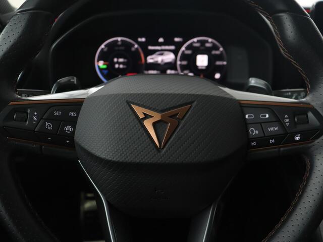 Cupra Leon 1.4 eHybrid | 245pk | Stoel & stuurverwarming | Carplay | Memory | Sfeerverlichting | Parkeerhulp | Navigatie | Keyless | Full LED | Sportstoelen | Magnetic Tech Matt | PHEV | Plug In