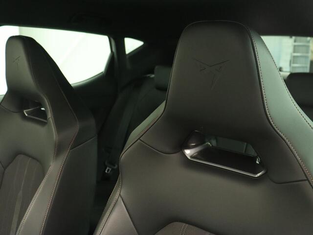 Cupra Leon 1.4 TSI eHybrid VZ | 245pk | Carplay | Navigatie | Sfeerverlichting | Keyless | Sportstoelen | Digital Cockpit | Parkeerhulp | PHEV | Plug In