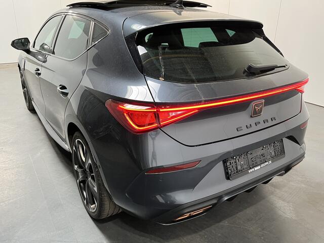 Cupra Leon 1.4 e-Hybrid VZ Performance / AUTOMAAT/ PANO/ 245PK/ 19" LMV/ NAVI/ DIGITAL DASH/ STOEL-STUUR VERWARM./ PARK. SENSOREN + CAMERA/ KEYLESS