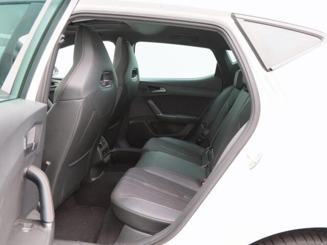 Cupra Leon 1.4 e-Hybrid 245 Pk Automaat VZ Adrenaline | Panoramadak | Adaptive Cruise | Climate Control | Stoelverwarming | Navigatie | Camera | Carplay | 19 inch | 56.510 Km!!