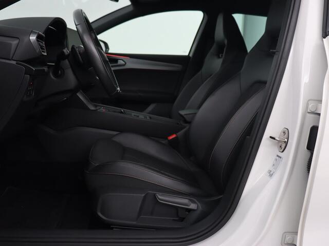 Cupra Leon 1.4 eHybrid | Stoelverwarming | Carplay | Camera | Navigatie | Sfeerverlichting | Stuurverwarming | Keyless | Adaptive cruise | Sportstoelen | Climate control | Park Assist | PHEV | Plug In