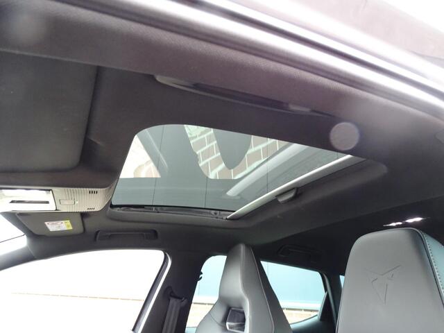 Cupra Leon 1.4 e-Hybrid VZ 245 PANORAMADAK | NAVIGATIE | VERWARMDE VOORSTOELEN | PARKEERSENSOREN | ADAPTIEVE STUURBEKRACHTIGING | SFEER VERLICHTING | DAB | KEYLESS GO/ENTRY | ACHTERUIT RIJ CAMERA | LED PAKKET |