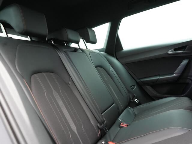 Cupra Leon 1.4 e-Hybrid VZ Plug In Hybrid 245pk Dealer O.H PHEV | Keyless | Cruise Control | Lederen Sportstoelen Verwarmd | Navigatie | Virtual | Front & Lane Assist | Sportstuur Verwarmd | Sfeerverlichting | DAB | 19"L.M |