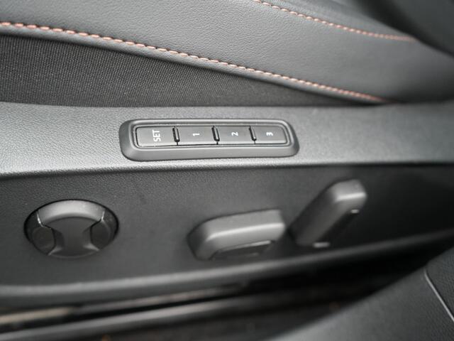 Cupra Leon 1.5 TSI e-Hybrid Business Plug In Hybrid 204pk PHEV | Alcantara Kuipstoelen Memory | Adaptive Cruise | Matrix LED | Virtual | Camera | Sfeerverlichting | Apple Carplay | 18"L.M |