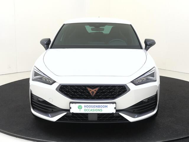 Cupra Leon 1.4 e-Hybrid Business | Parkeerassistent | Achteruitrijcamera | Adaptieve demping systeem | 3-zone airco | Keyless | Dodehoek detectie | Stoel- en stuurwielverwarming | CarPlay |