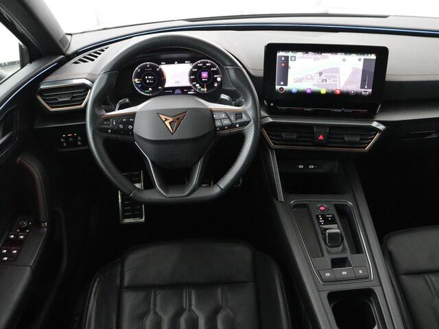 Cupra Leon 1.4 eHybrid | Panoramadak | Stoelverwarming | Leder | Carplay | Adaptive cruise | Camera | Navigatie | Park Assist | Sportstoelen | Full LED | Sfeerverlichting | PHEV | Plug In