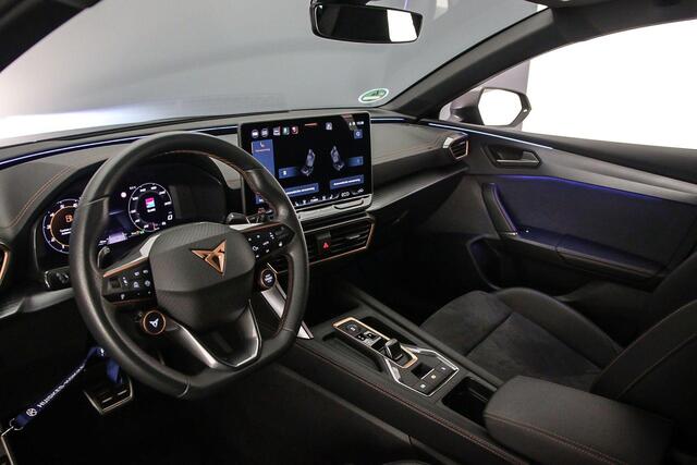 Cupra Leon Business 1.5 TSI eHybrid 204pk DSG Automaat Adaptive cruise control, Achteruitrijcamera, Navigatie, Stuurwiel verwarmd, LED koplampen, Stoelverwarming