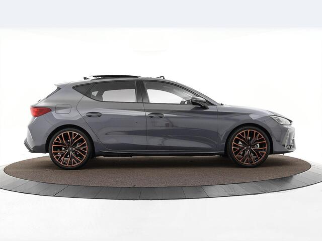 Cupra Leon 1.5 TSI 204pk DSG e-Hybrid VZ Performance · Panoramadak · Camera · Keyless · Dodehoek Detectie · Sennheiser Audio · Elek. Voorstoelen · Carbon Spiegelkappen · 19'' Inch · Garantie t/m 02-02-2030 of 100.000km