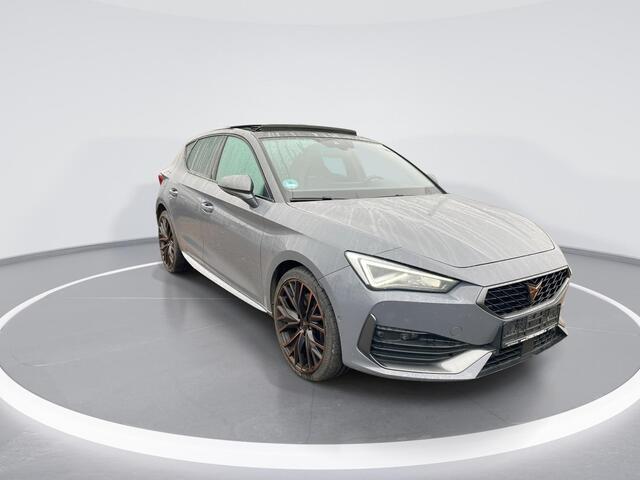 Cupra Leon 1.4TSIeHybrid 180kW/245PK PHEV VZ Performance DSG · Panoramadak · Apple/Android Car Play · Camera + Parkeersensoren