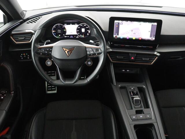 Cupra Leon 1.4 eHybrid VZ Copper Edition | 245pk | Panoramadak | Stoelverwarming | Camera | Adaptive cruise | Sportstoelen | Sfeerverlichting | Carplay | Navigatie | Keyless | Stuurverwarming | PHEV | Plug In