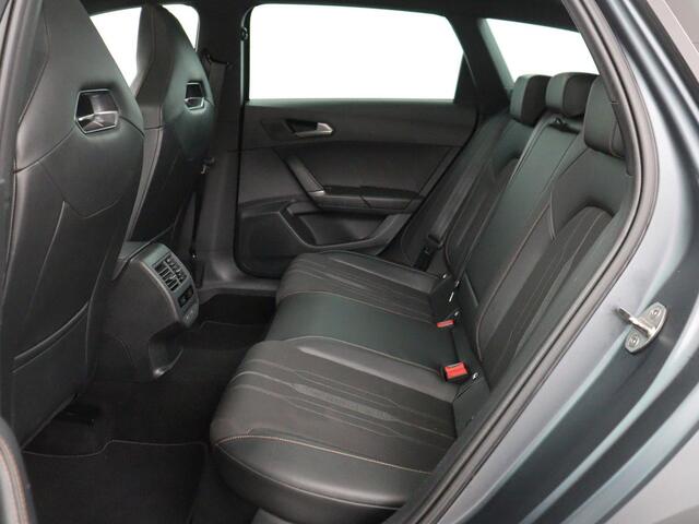 Cupra Leon 1.4 eHybrid VZ Copper Edition | 245pk | Panoramadak | Stoelverwarming | Camera | Adaptive cruise | Sportstoelen | Sfeerverlichting | Carplay | Navigatie | Keyless | Stuurverwarming | PHEV | Plug In