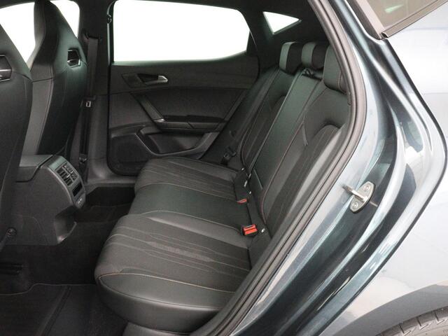 Cupra Leon 1.4 eHybrid | Stoelverwarming | Adaptive cruise | Navigatie | Sportstoelen | Stuurverwarming | Parkeerhulp | Full LED | Keyless | Half leder | PHEV | Plug In